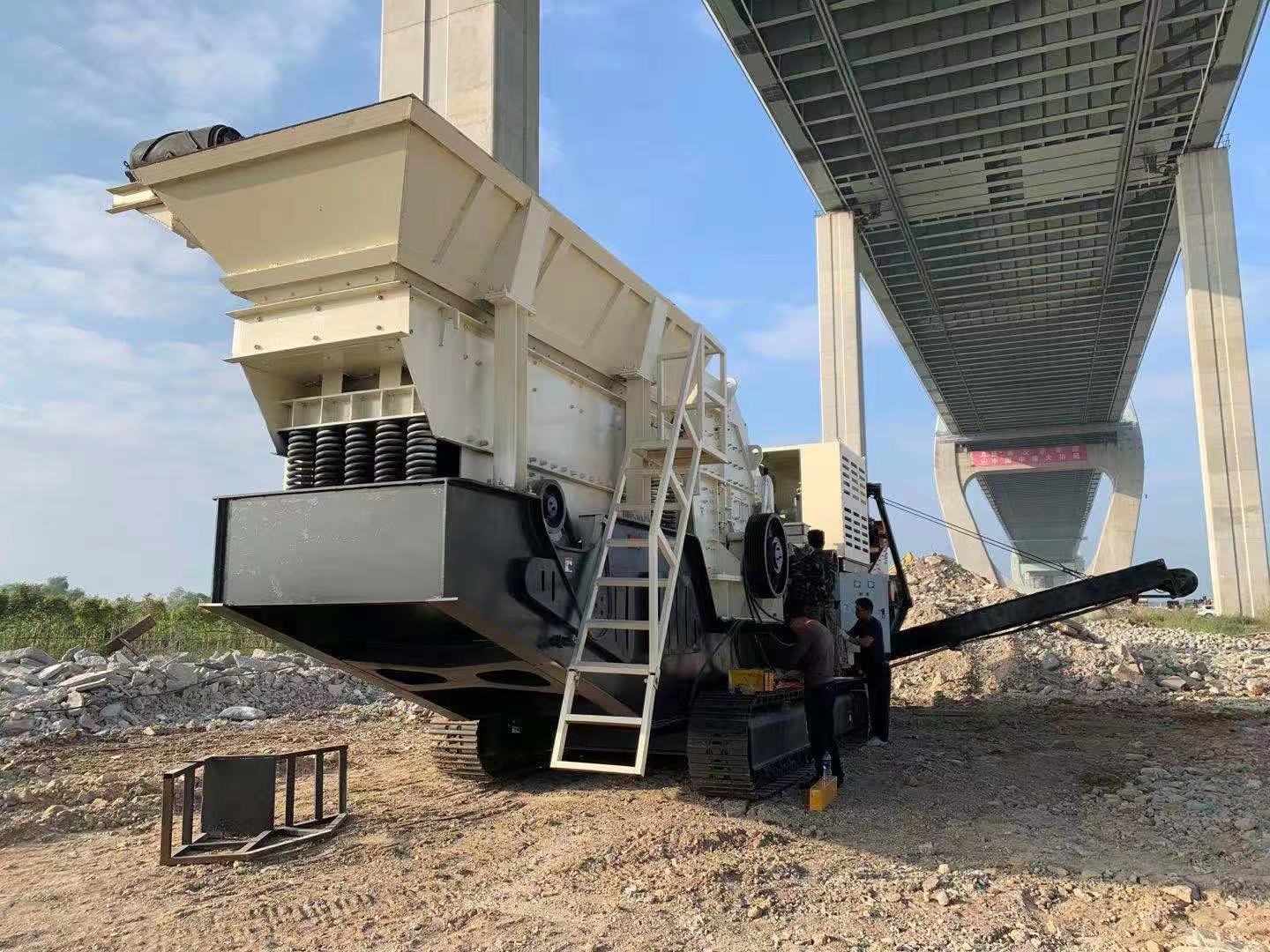 PFS200移動破碎機